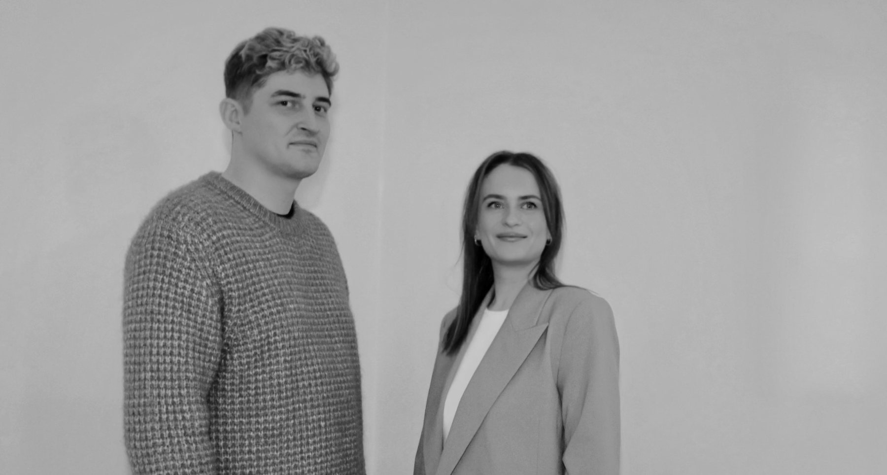 Grundarna bakom Fevi — svartvitt porträtt